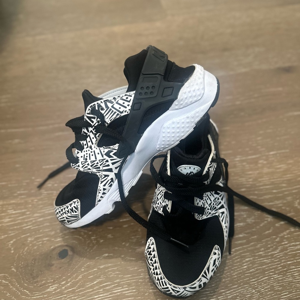 Nike Black and White Athletic Shoes